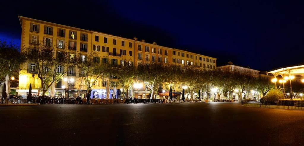 Riviera 2*